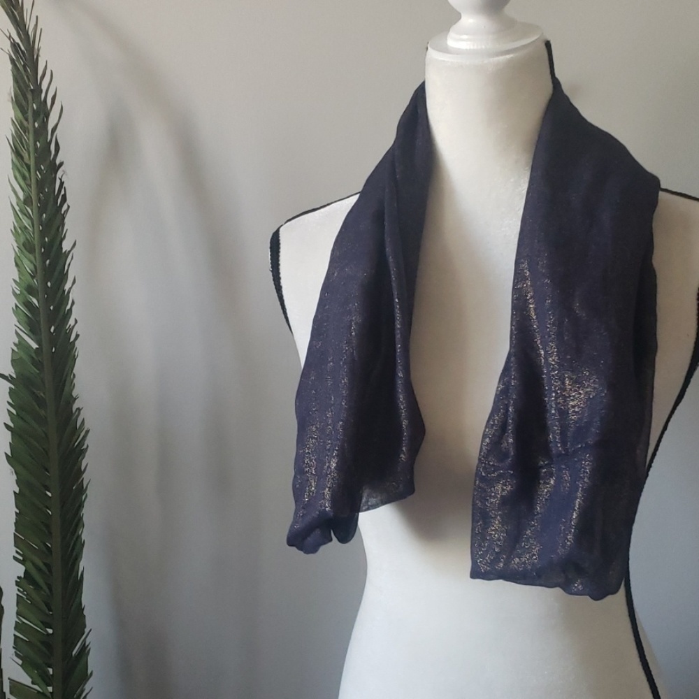 *PRICE DROP*
Midnight blue scarf with gold shimmer - Picture 2 of 3